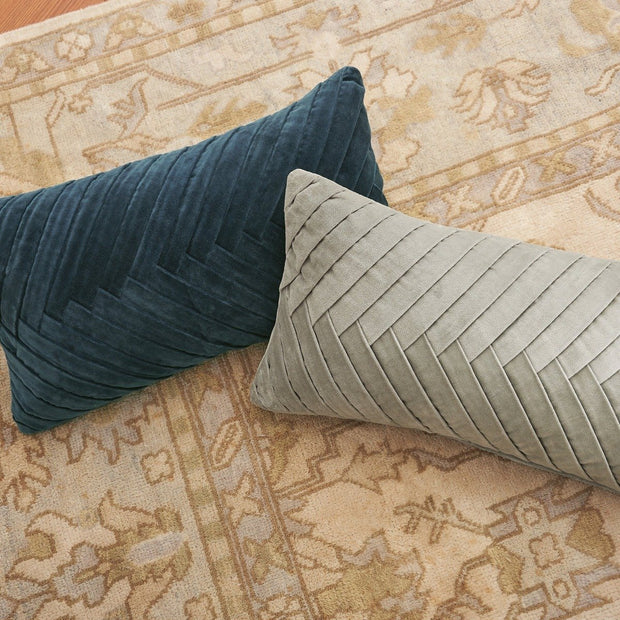 https://www.elisabethyork.com/cdn/shop/products/carine-decorative-pillow-5_620x.jpg?v=1633378297